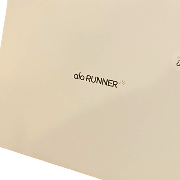 NWT Alo Yoga runner shoes BRIGHT RED Size 8.5 - Picture 5 of 6